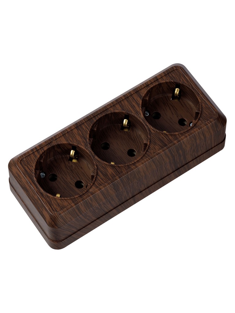 Розетка 3-х местная горизонтальная 2П+3 открытой установки IP20 16A бук "Ладога" TDM